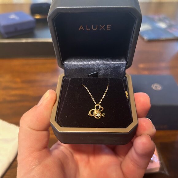 Brand New Aluxe 10k Gold and Diamond Honey Bee Necklace - Picture 4 of 5